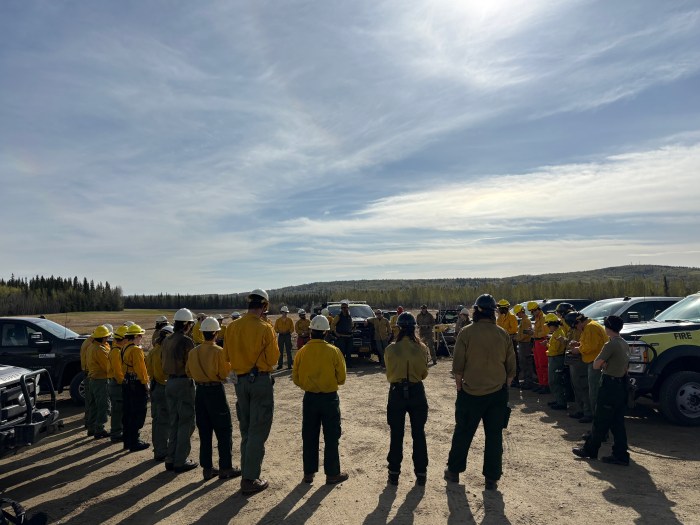 Echo Acres Creamers Field Morning Briefing with multiple firefighters standing in a circle
