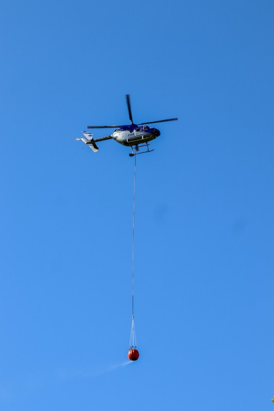 Helicopter 7AM flies with bucket of water on long line on the Mastadon Fire (#131)